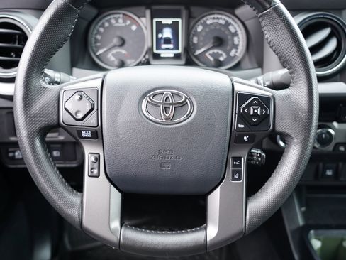 Used 2018 Toyota Tacoma TRD Off-Road image 23