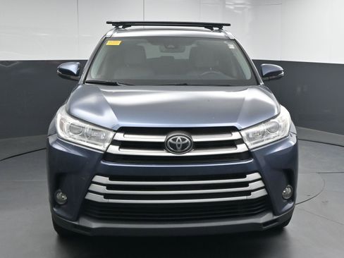 Used 2019 Toyota Highlander XLE image 2