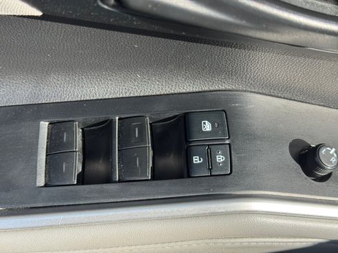 Used 2022 Toyota Highlander LE FWD image 17