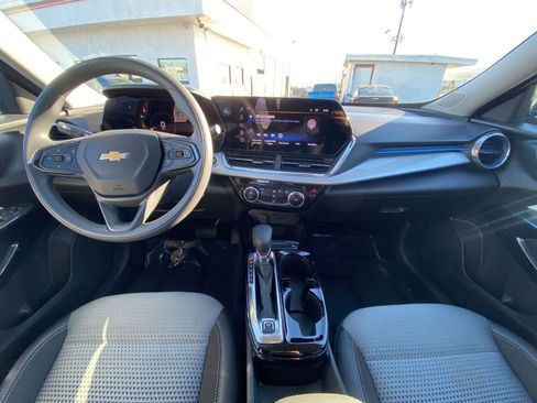 Used 2025 Chevrolet Trax LT image 33
