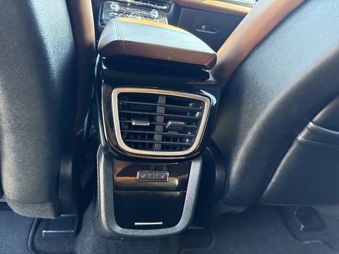 Used 2021 Lincoln Nautilus Reserve w/ Equipment Group 201A image 8