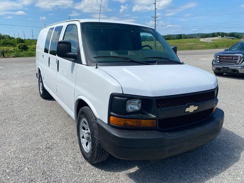 Used 2010 Chevrolet Express 1500 RWD image 4
