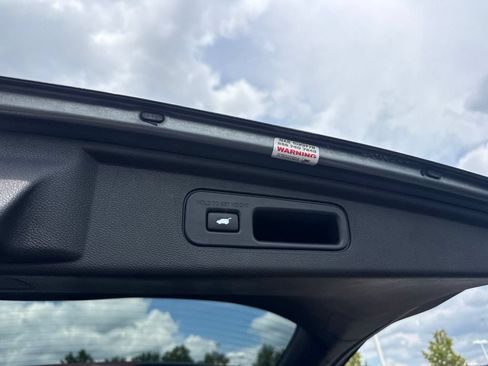 Used 2018 Honda Odyssey Touring image 19