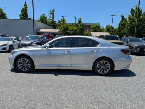Used 2013 Lexus LS 460 AWD w/ Comfort Pkg image 6