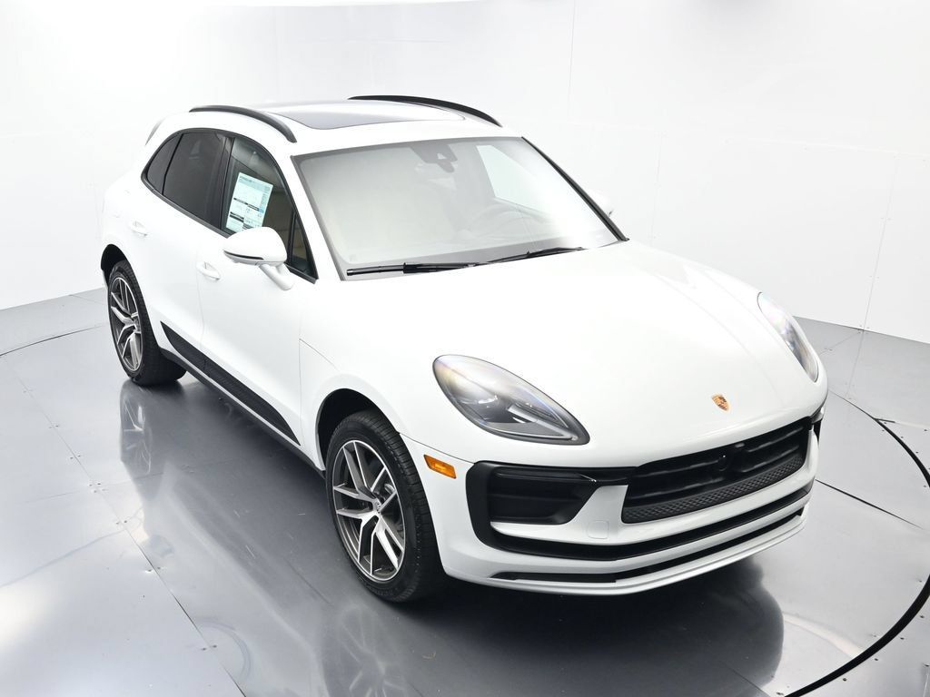 Certified 2026 Porsche Macan AWD/4WD image 43