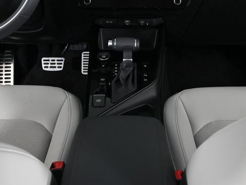 New 2025 Kia Niro EX Touring image 15