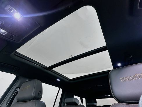 Used 2021 Chevrolet Suburban High Country image 18