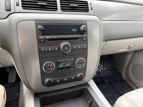 Used 2010 Chevrolet Avalanche LT w/ Luxury Package AWD/4WD image 10
