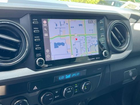 Used 2022 Toyota Tacoma TRD Sport AWD/4WD image 17