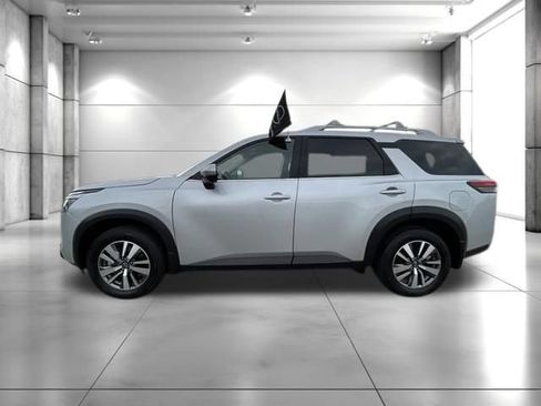Certified 2025 Nissan Pathfinder SL AWD/4WD image 5