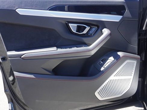 Used 2020 Lamborghini Urus AWD/4WD image 25