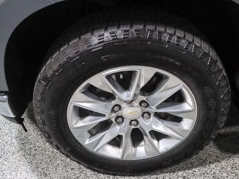 Used 2019 Chevrolet Silverado 1500 LTZ w/ LTZ Premium Package AWD/4WD image 11