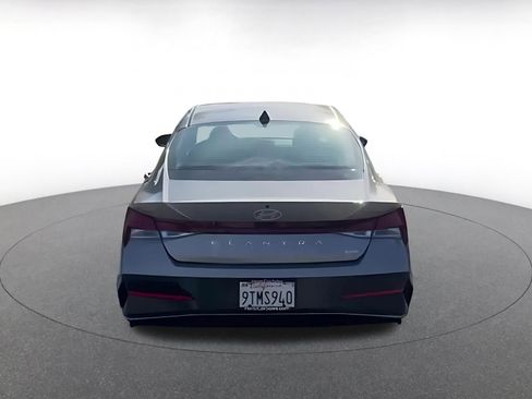 Used 2025 Hyundai Elantra Limited image 12