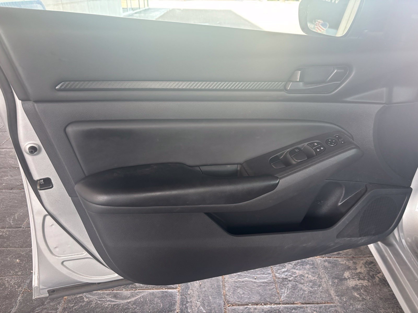Used 2024 Nissan Altima 2.5 S FWD image 9