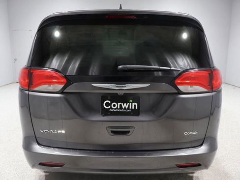 Used 2021 Chrysler Voyager LX image 3