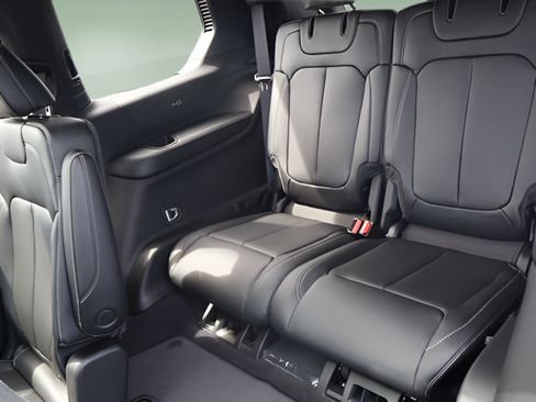 New 2026 Jeep Grand Cherokee L Limited w/ Limited Altitude Package AWD/4WD image 26
