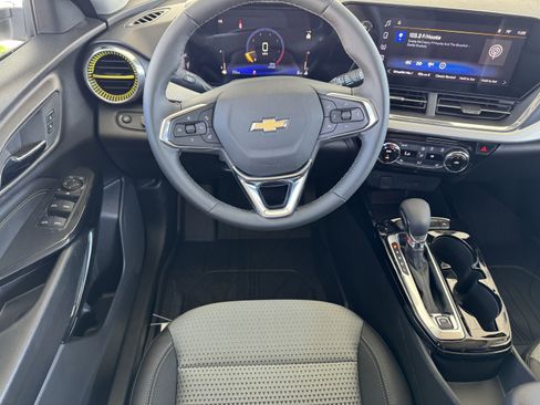 New 2025 Chevrolet Trax LT w/ LT Convenience Package image 17