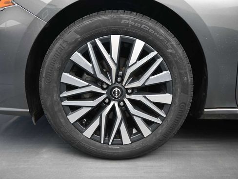 Used 2024 Nissan Altima 2.5 SV image 10