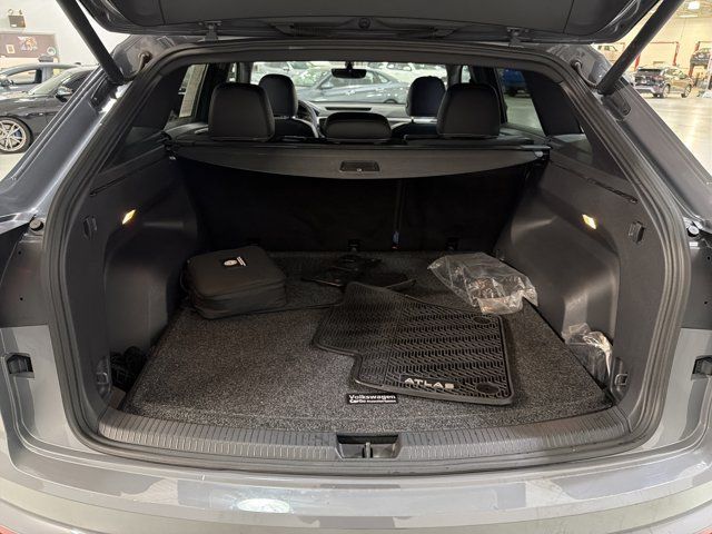 Certified 2021 Volkswagen Atlas Cross Sport SE w/ Panoramic Sunroof Package AWD/4WD image 12