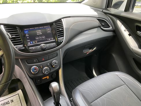 Used 2018 Chevrolet Trax LT w/ LT Convenience Package AWD/4WD image 24