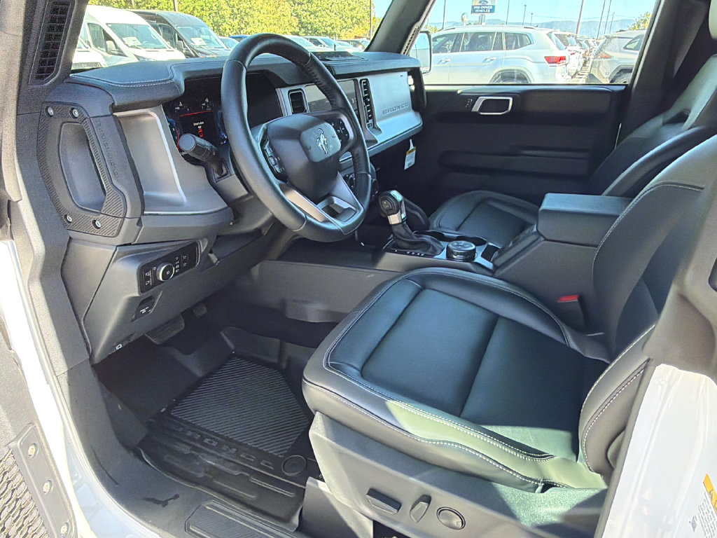 Used 2025 Ford Bronco Outer Banks w/ Sasquatch Package AWD/4WD image 9