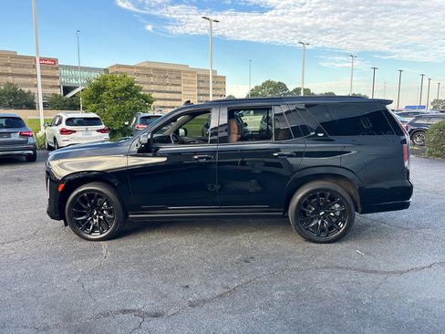 Used 2024 Cadillac Escalade Sport w/ LPO, ONYX Package AWD/4WD image 4