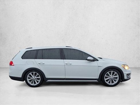 Used 2017 Volkswagen Golf S image 4