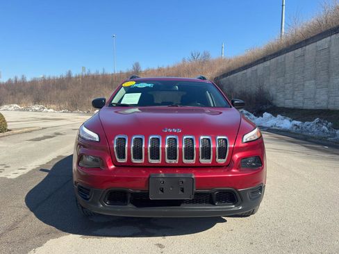 Used 2017 Jeep Cherokee Sport w/ Cold Weather Group AWD/4WD image 7