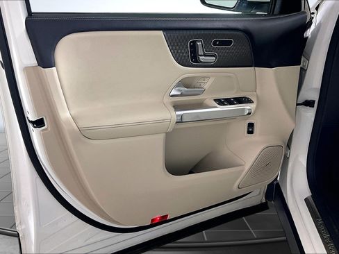 Used 2021 Mercedes-Benz GLB 250 4MATIC image 23