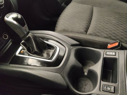 Used 2020 Nissan Rogue SV image 26