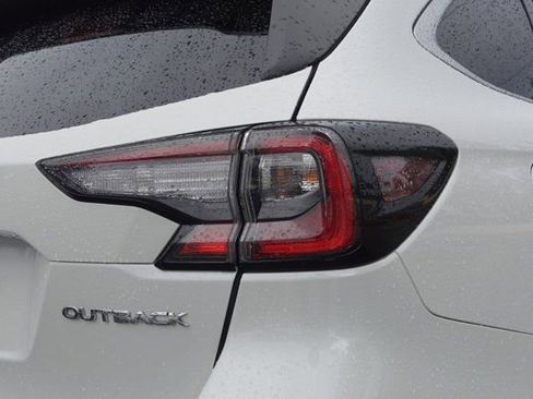 Used 2025 Subaru Outback Premium AWD/4WD image 5