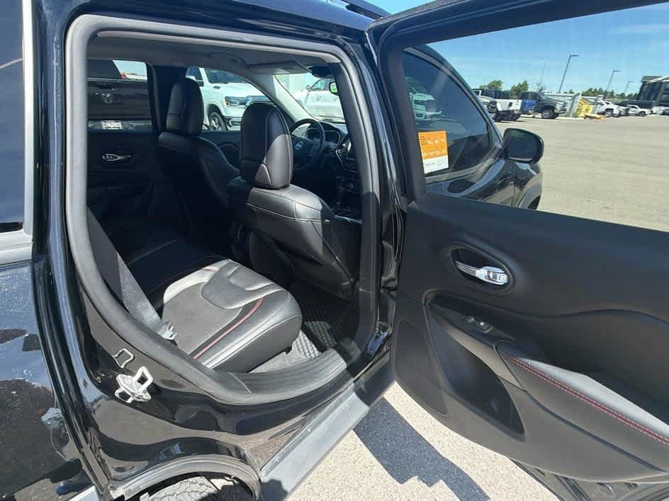 Used 2023 Jeep Cherokee Trailhawk w/ Trailer Tow Group AWD/4WD image 25