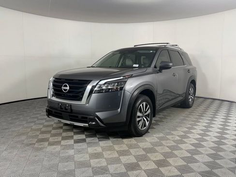 Used 2023 Nissan Pathfinder SL image 3