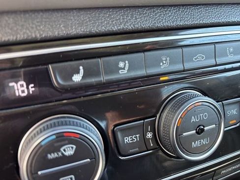 Used 2021 Volkswagen Atlas SEL Premium image 27