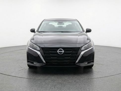Used 2025 Nissan Altima 2.5 SV image 2