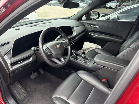 Used 2024 Cadillac XT4 Luxury w/ Cold Weather Package FWD image 7