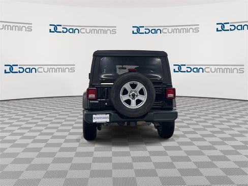 Used 2018 Jeep Wrangler Unlimited Sport S image 7
