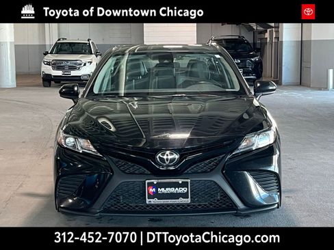 Used 2019 Toyota Camry SE FWD image 3