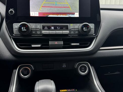 Used 2024 Toyota Grand Highlander AWD image 13