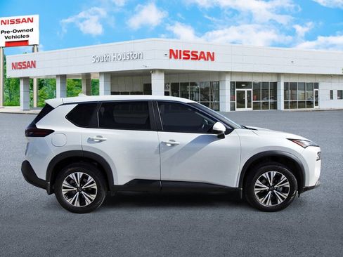 Used 2023 Nissan Rogue SV image 5