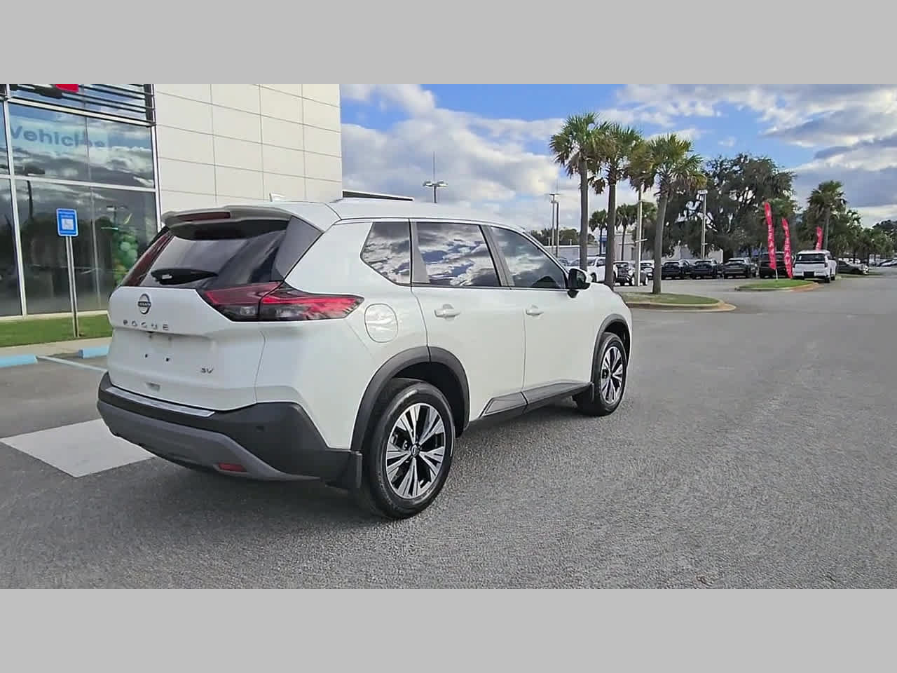 Used 2023 Nissan Rogue SV w/ SV Premium B Package FWD image 33