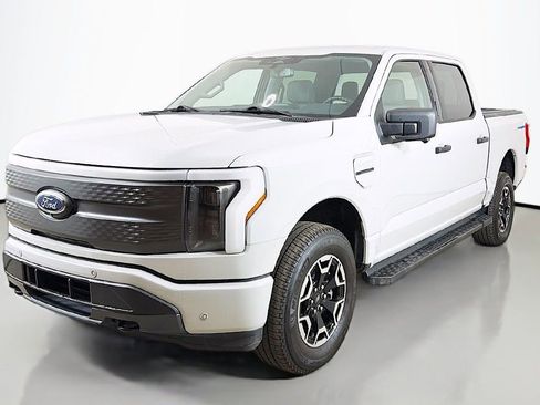 Used 2023 Ford F150 Lightning XLT image 7