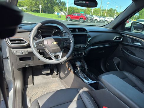 Used 2023 Chevrolet TrailBlazer ACTIV w/ Sun and Liftgate Package FWD image 7