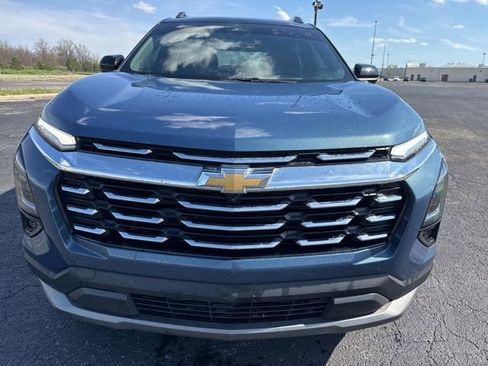 Used 2025 Chevrolet Equinox LT w/ Safety and Technology Package image 2