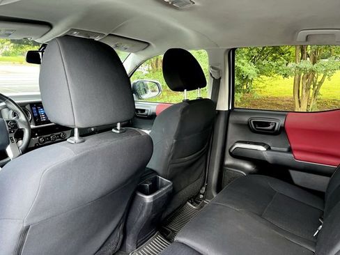 Used 2018 Toyota Tacoma SR5 image 13