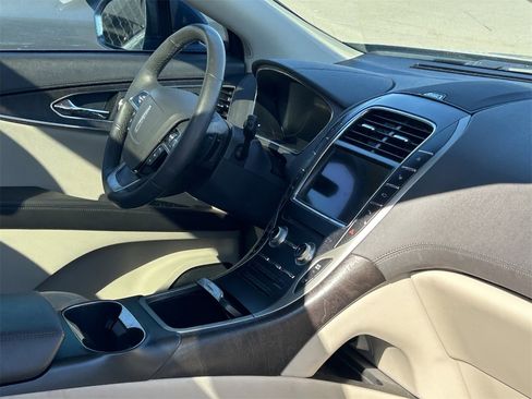 Used 2019 Lincoln Nautilus Reserve image 7