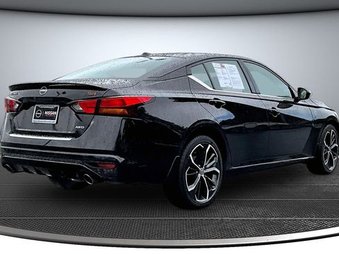 Used 2023 Nissan Altima 2.5 SR w/ SR Premium Package image 6