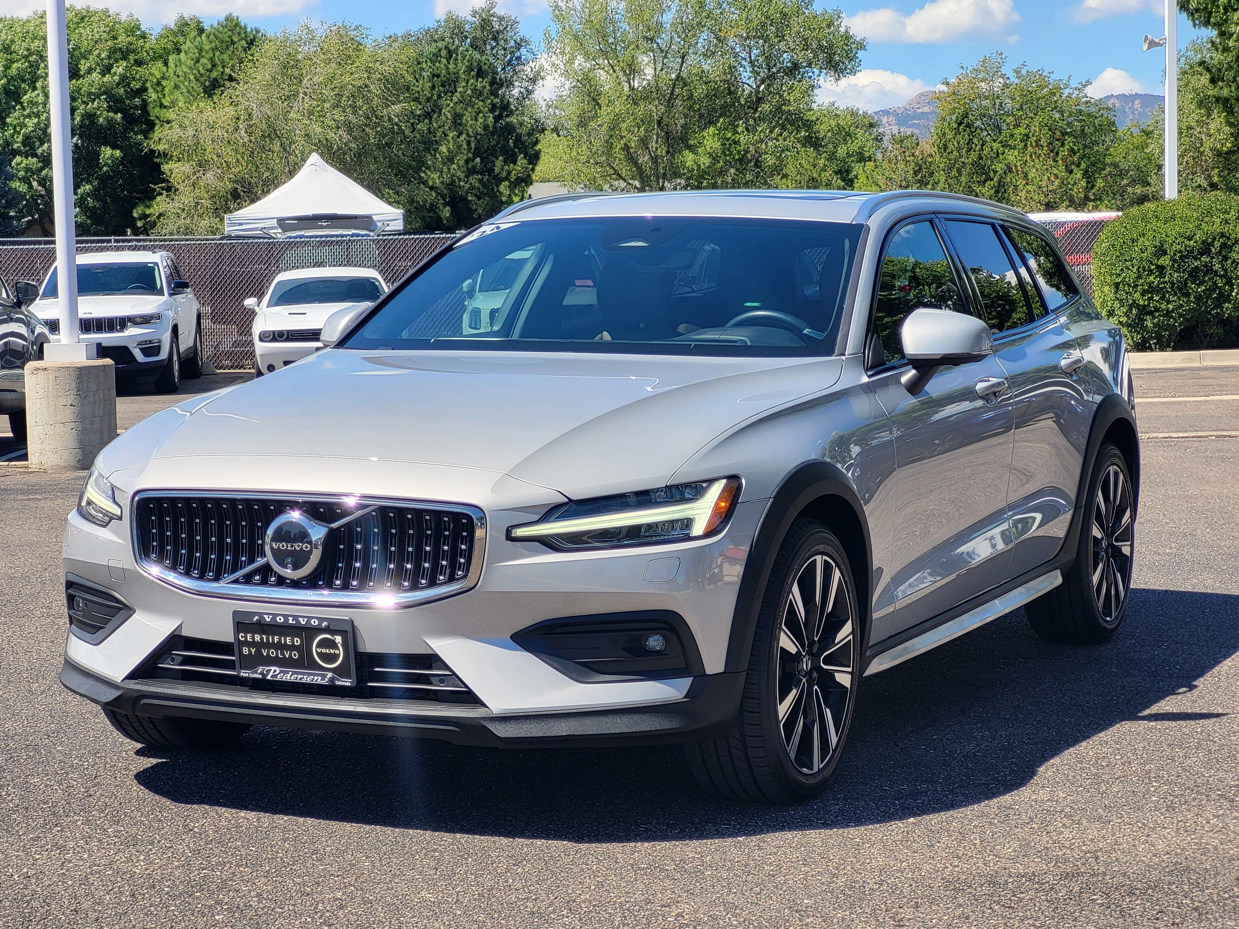 Certified 2024 Volvo V60 B5 Cross Country Ultimate w/ Protection Package Premier AWD/4WD image 4