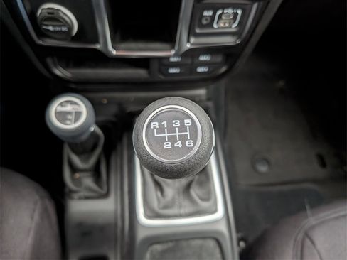 Used 2022 Jeep Gladiator Sport image 19