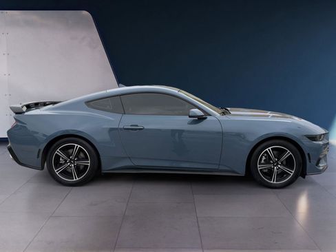 Used 2025 Ford Mustang Premium image 6